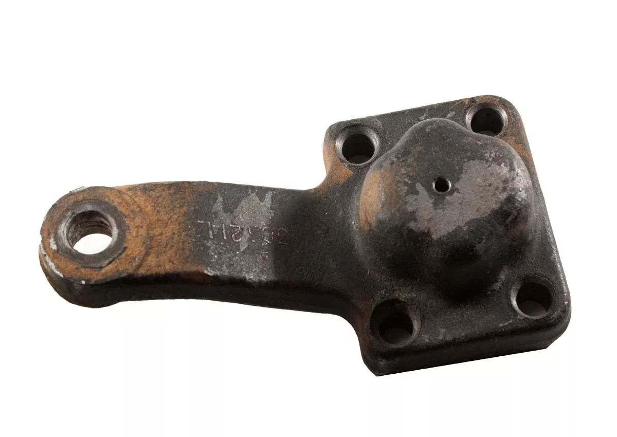 QU11269U Used Left Combination Steering Arm and King Pin Cap